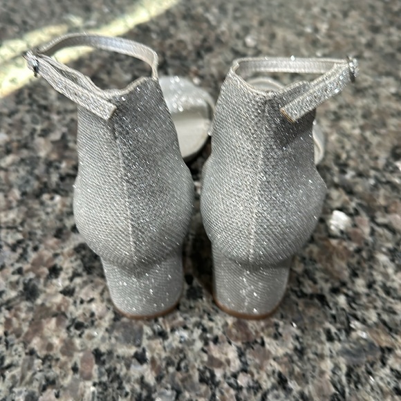 Dream Pairs sparkly silver low chunky heel Size 9 - Picture 2 of 6